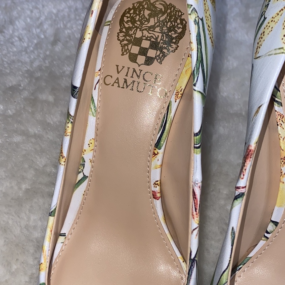 Vince Camuto Savilla Leather Floral Palm Print Pointed Toe Pumps (#301) - Picture 4 of 6